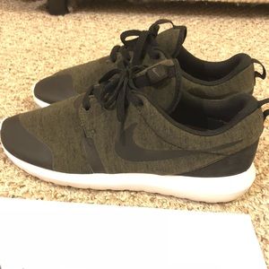 Nike Roshe Run Tech Fleece